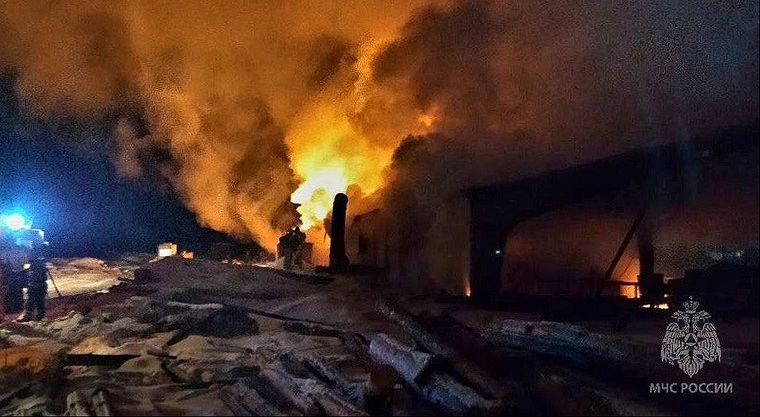 Пожар в селе Красный Яр охватил площадь в 600 квадратных метров