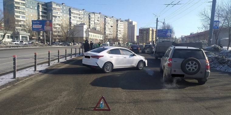 Массовая авария произошла 13 марта в 08:13 часов по адресу: улица Братьев Кашириных, д. 129Б