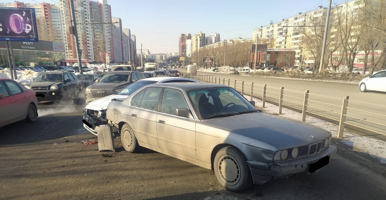 Госавтоинспекция города Челябинска выясняет обстоятельства дорожно-транспортного происшествия