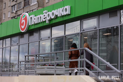 Город. Дорога по улице Бурова-Петрова. Сетевые магазины. Курган, пятерочка, магазин пятерочка