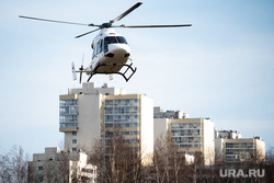 Вертолёт с девушкой из Магнитогорска, пострадавшей при падении в Оленьих ручьях. Екатеринбург, вертолет, медицина катастроф, жилые дома, экстренная помощь, микрорайон, жк, ансат