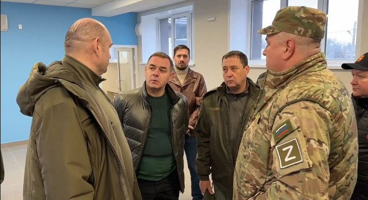 Александр Лазарев (второй слева) с руководством правительства ДНР