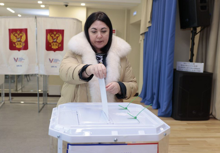 Мэр Лабытнанги Марина Трескова проголосовала на выборах президента РФ