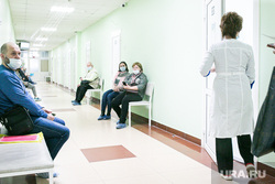 Поликлиника. Тюмень, поликлиника, пациенты, люди в масках, врач, доктор