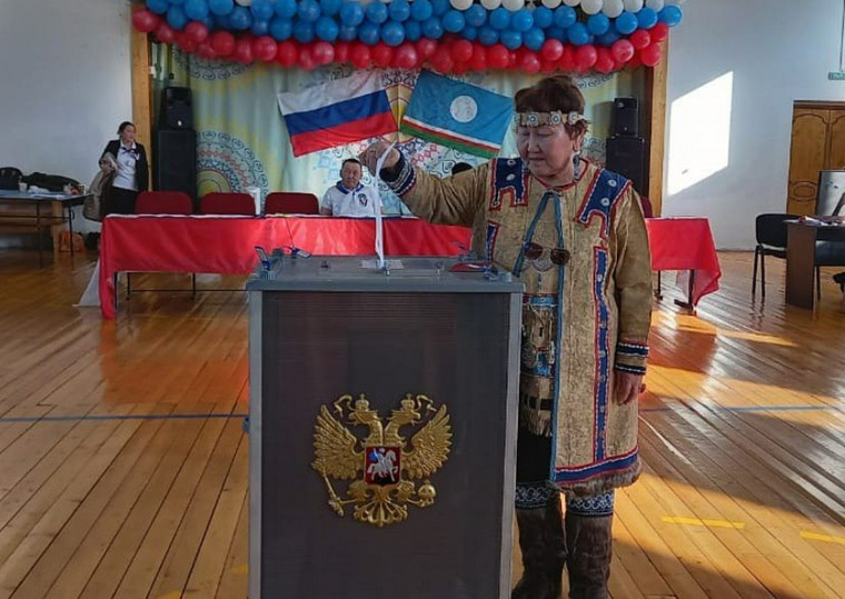 Якутяне пришли голосовать за будущего президента РФ в национальных костюмах