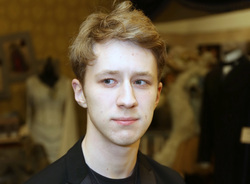 Актер Трескунов* стал известен благодаря роли в сериале «Ивановы-Ивановы»