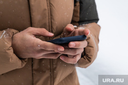 Снегопад. Екатеринбург, снег, зима, интернет, звонок, мобильник, непогода, снегопад, телефон в руках