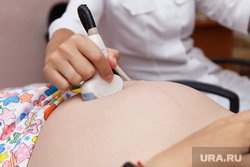 Депздрав ХМАО устроил проверку после жалоб беременных на многочасовые очереди в перинатальном центре