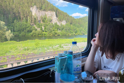 Пассажирские железнодорожные перевозки. Пермь, плацкарт, ржд, пассажир поезда, вид из окна вагона