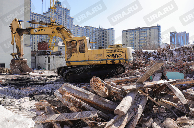 Снос усадьбы Беленкова по адресу Розы Люксембург 73. Екатеринбург