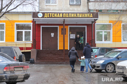 Благоустройство городского парка в снег. Курган , детская поликлиника, улица савельева
