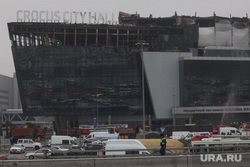 Крокус сити холл днем после террористического акта. Мемориал по погибшим в Крокус сити холле. Москва, крокус сити холл