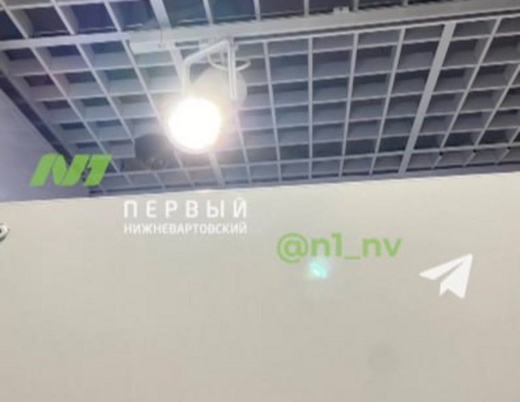 Фото камер над примерочными в магазине «Спортмастер» в Нижневартовске
