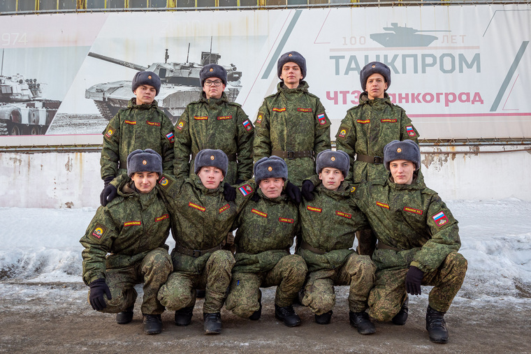 Проживают срочники на территории воинской части