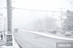 Снег в городе. Екатеринбург, снегопад, падает снег