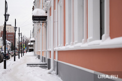 ТЮЗ. Пермь, зима, тюз, тротуар в снегу, фонари освещения, улица