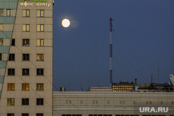 Луна, полнолуние. Челябинск, небо, луна, астрономия, полнолуние, природа, спутник земли, офис-центр