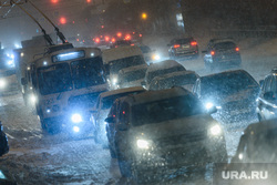 Снегопад. Екатеринбург, снег, пробка, транспорт, зима, троллейбус, непогода, снегопад, автомобили