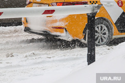 Снегопад. Екатеринбург, снег, снежная каша, зима, такси, непогода, яндекс такси, снегопад, шлагбаум
