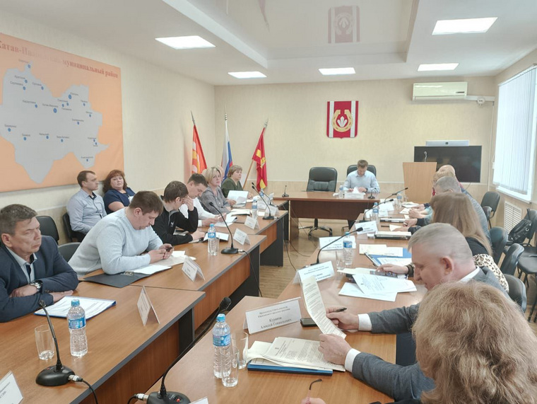 Депутаты собрались на заседание по инициативам главы Николая Шимановича в его отсутствие