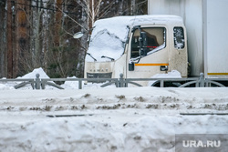 Поездка по орловским местам. Екатеринбург, проезжая часть, грузовик, обочина, трасса, дорога, грузовой автомобиль, машина под снегом