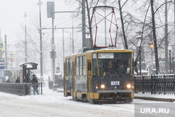 Снегопад в Екатеринбурге. Екатеринбург, снег, общественный транспорт, город, снегопад, трамвай