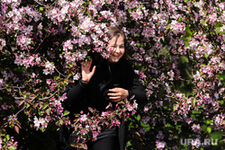 Цветущие деревья. Весна. Екатеринбург, девушка, улыбка, смех, настроение, яблони