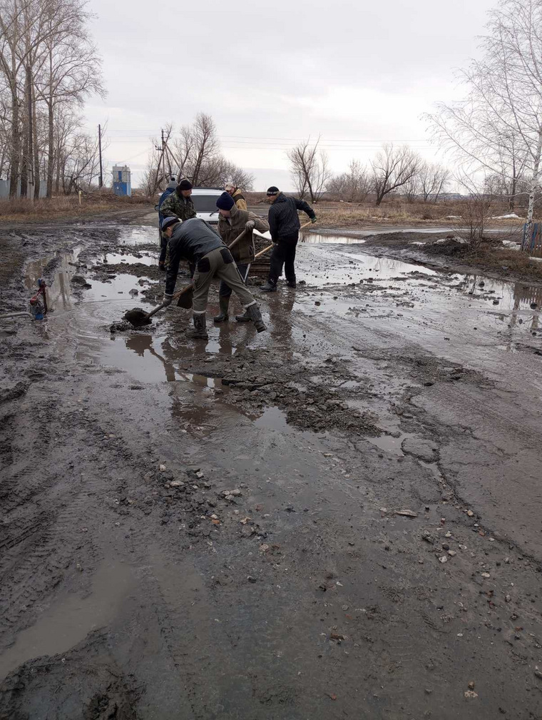 Дорога в Тополях сильно разбита