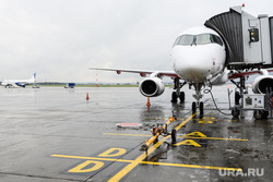Подготовка рейса авиакомпании Red Wings Екатеринбург-Саратов. Екатеринбург, сухой суперджет, ssj100, sukhoi superjet100