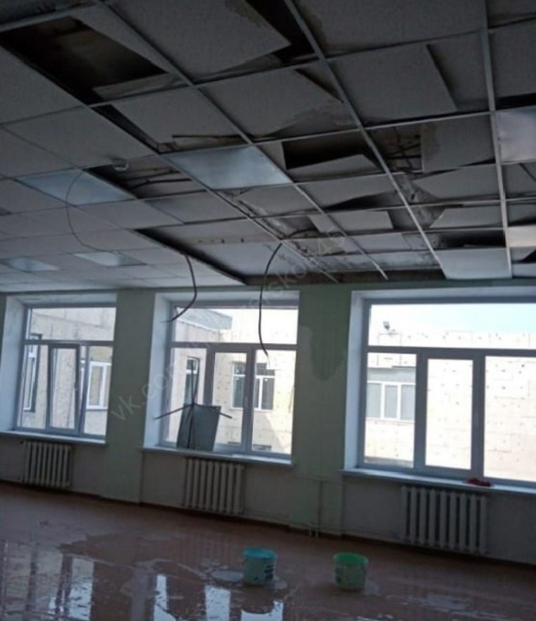 В Стеклозаводской школе Белозерского округа, где был выполнен капремонт, протекла кровля
