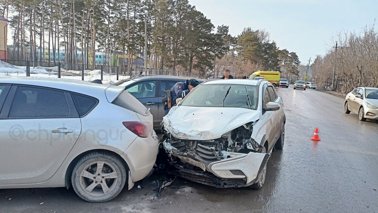 Авто предполагаемого виновника ДТП также получило повреждения