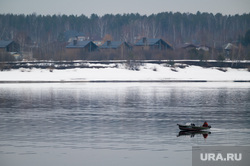 Обзорная по городу. Пермь , зима, водоем, моторная лодка, браконьерство, оттепель, рыбалка, река кама, весна, осень
