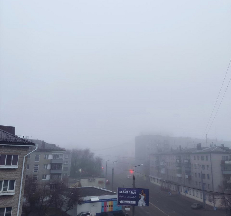 Туман представляет опасность для водителей и пешеходов