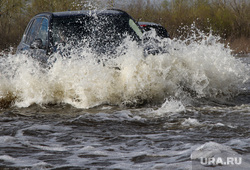 Паводок шоссе Тюнина. Курган, машина в воде, паводок