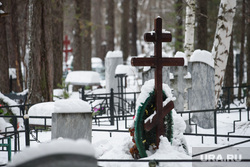 Прощание с Тимофеем Шадриным. Свердловская область, Первоуральск, снег, могила, зима, кладбище, деревянный крест