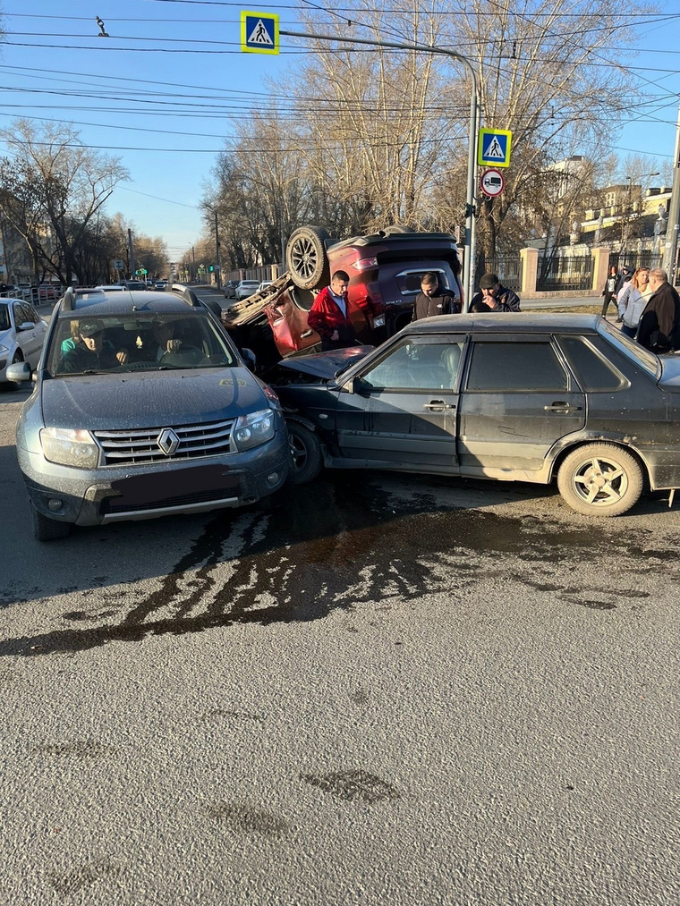 «Лада» врезалась в Renault