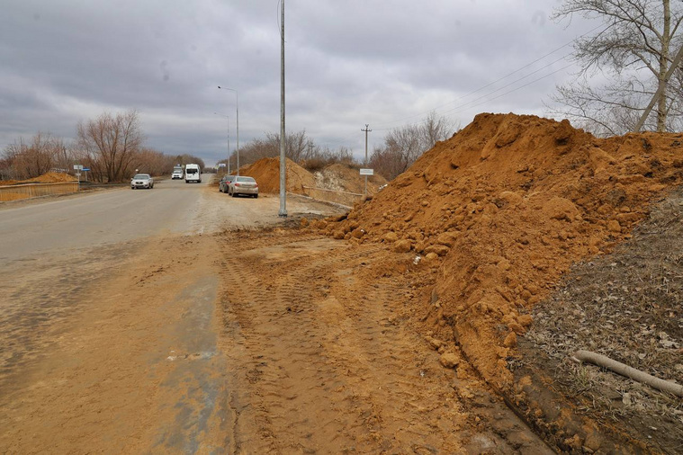 В курганском районе Вороновка начали отсыпать дамбу