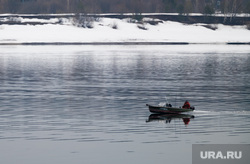 Обзорная по городу. Пермь , зима, водоем, моторная лодка, браконьерство, оттепель, рыбалка, река кама, весна, осень