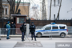Одиночные пикеты у посольства Украины. Москва