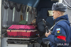 Прощание с погибшим в СВО Михаилом Сальниковым. Дом офицеров. Пермь, погибший, прощание, военнослужащий, похороны, похороны погибшего в сво, воинский караул