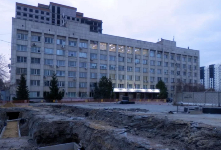 Недострой расположен рядом со зданием Росреестра в Челябинске