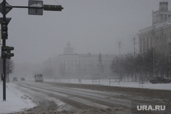 Снегопад в апреле во время пандемии коронавируса.  Курган , снег, снегопад, холод, плохая видимость, снег в городе, сугробы в городе, плохая погода, вьюга, метель, снег в кургане