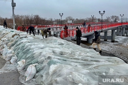 Кировский мост. Укрепление дамбы. Курган, кировский мост, дамба, укрепление, спасательные работы, курган, строительство