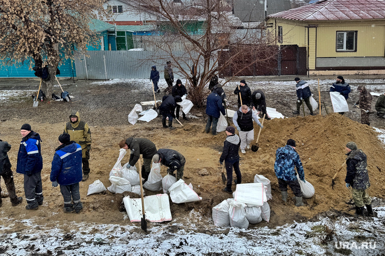 Кировский мост. Укрепление дамбы. Курган