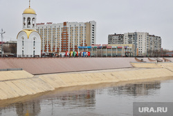 Подготовка к наводнению. СНТ КМЗ-1. Шоссе Тюнина. Курган, половодье, подготовка к паводку, наводнение