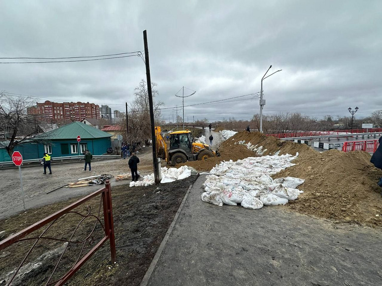 Курганцы готовятся к приходу большой воды в районе Кировского моста