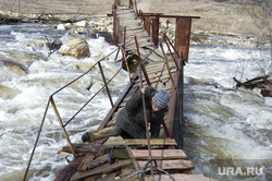 Из-за снесенного паводком моста челябинский поселок отрезало от цивилизации