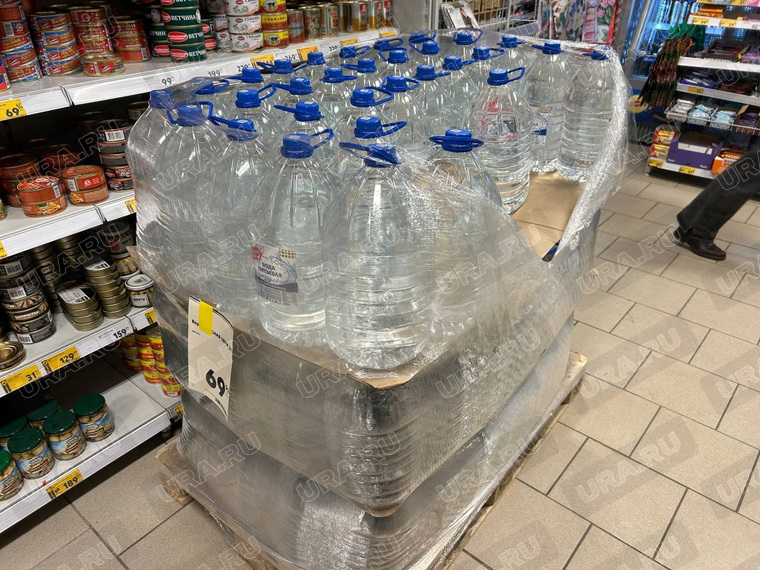 Вода в «Пятерочке» продается по 69 рублей