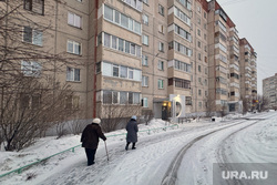 Бульвар Солнечный, 10. Бомбоубежище. Курган, пенсионерка, жилой дом, зима, бульвар солнечный, дом, многоквартирный дом