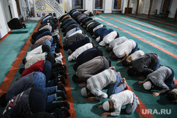 Вечерняя молитва в Медной мечети. Верхняя Пышма, ислам, медная мечеть, мусульмане, мечеть имени имама исмагила аль бухари